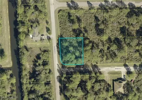 917 Broad St E, Lehigh Acres, FL 33974 photo 1
