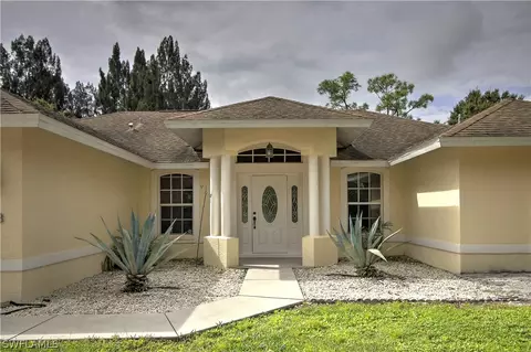 5248 Maple Ln, Naples, FL 34113 photo 2