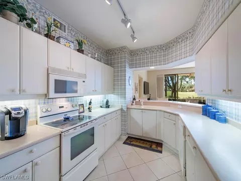 8085 Celeste Dr #814, Naples, FL 34113 photo 8