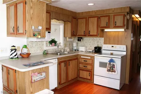 20261 Cumberland Ct, Estero, FL 33928 photo 2