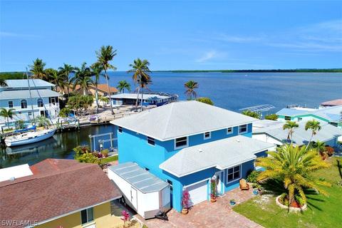 2886 Triggerfish St, Matlacha, FL 33993 photo 2