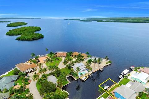 2886 Triggerfish St, Matlacha, FL 33993 photo 1