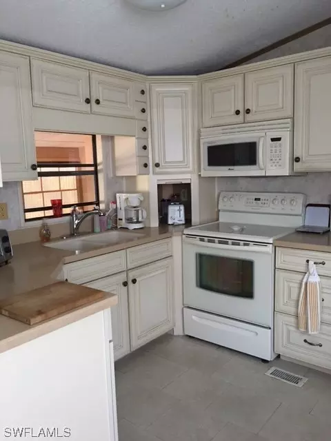 20200 Carriage Ct, Estero, FL 33928 photo 7