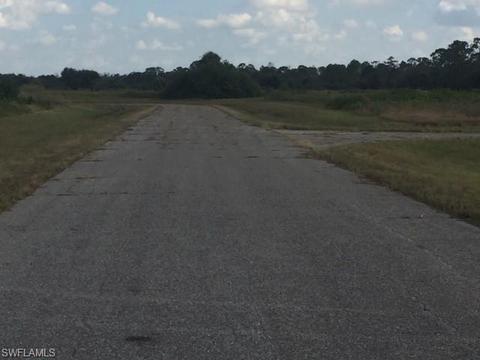 9034 E Castle Cir, Labelle, FL 33935 photo 5