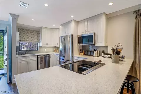 1100 9th St S #E201, Naples, FL 34102 photo 4