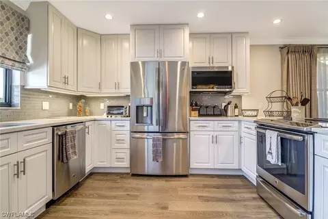 1100 9th St S #E201, Naples, FL 34102 photo 3