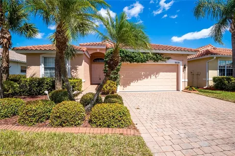 9539 Liseron Dr, Estero, FL 33928 photo 2
