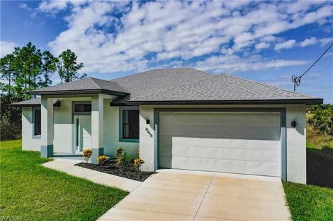 848 Haskell St E, Lehigh Acres, FL 33974 photo 2