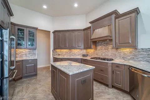 6673 Costa Cir S, Naples, FL 34113 photo 10