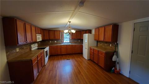 851 E Lincoln Ave, Labelle, FL 33935 photo 9