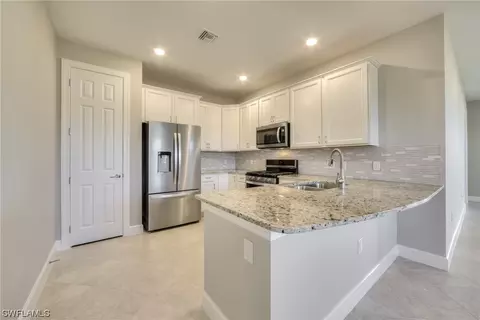 20010 Parrot Key Ct, Estero, FL 33928 photo 4