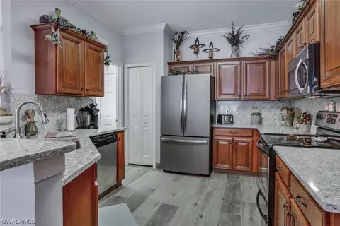 273 Stanhope Cir, Naples, FL 34104 photo 9