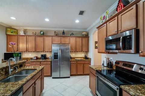 2446 Heydon Cir E, Naples, FL 34120 photo 7