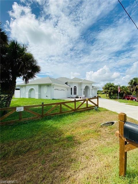858 Haskell St E, Lehigh Acres, FL 33974 photo 3