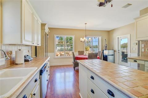 6822 Compton Ln N, Naples, FL 34104 photo 9