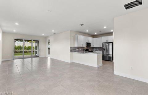20006 Parrot Key Ct, Estero, FL 33928 photo 3