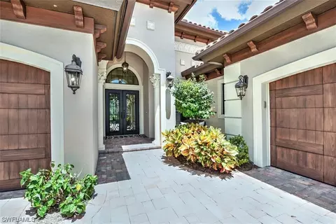 6423 Vivaldi Ct, Naples, FL 34113 photo 2