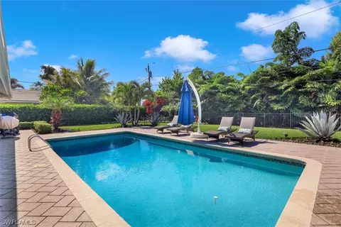 524 Cypress Way E, Naples, FL 34110 photo 27