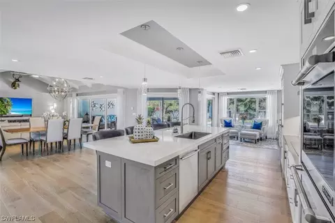 524 Cypress Way E, Naples, FL 34110 photo 9