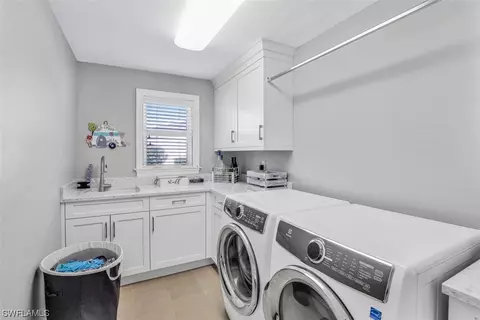 524 Cypress Way E, Naples, FL 34110 photo 22