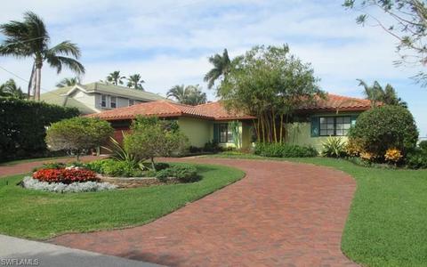 1555 Dolphin Ln, Naples, FL 34102 photo 1