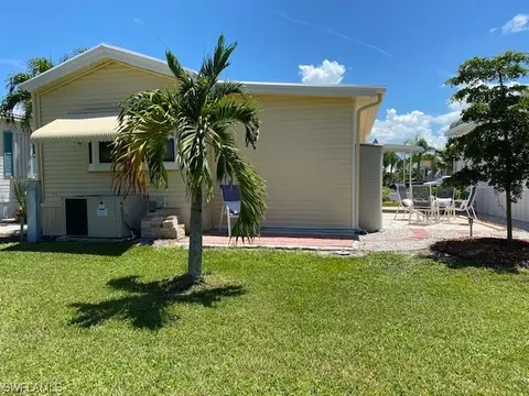 20290 Carriage Ct, Estero, FL 33928 photo 5