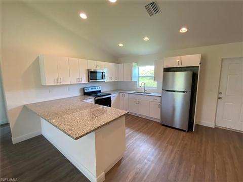 8025 Olive Cir, Labelle, FL 33935 photo 2