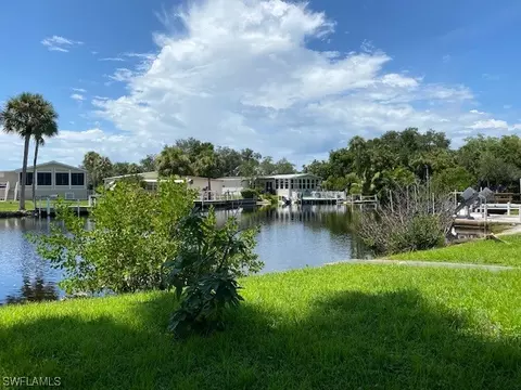 38 Henderson Dr, Naples, FL 34114 photo 2