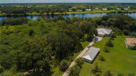 1301 Eagle Point Dr, Labelle, FL 33935 photo 2