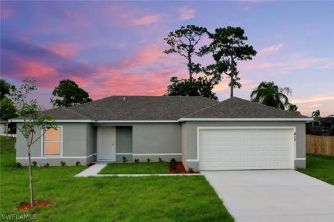 527 Kilgour Ave S, Lehigh Acres, FL 33974