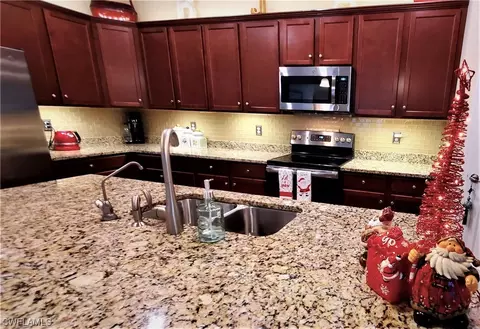 3581 E Hampton Cir, Alva, FL 33920 photo 5