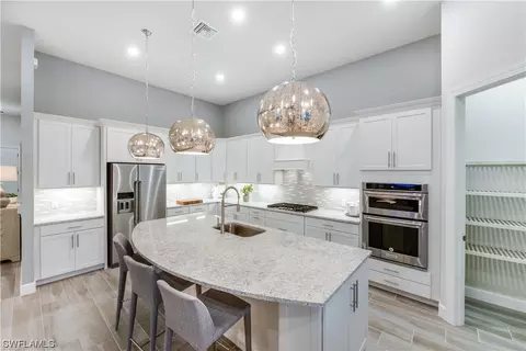 6875 Cocoplum St, Naples, FL 34114 photo 8