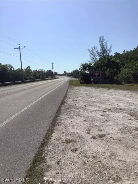 126 Flicker Ln, Everglades City, FL 34139 photo 2