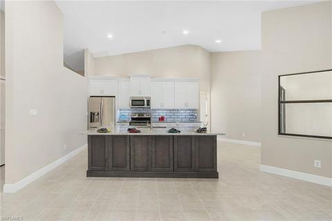 577 Countryside Dr, Naples, FL 34104 photo 9