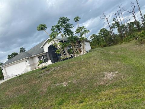 943 Gable St, Lehigh Acres, FL 33974 photo 2