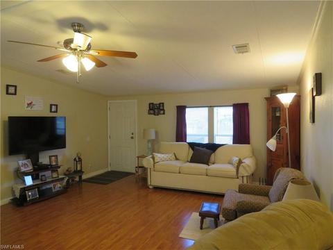 1091 Riverview Dr, Moore Haven, FL 33471 photo 2