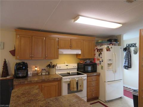 1091 Riverview Dr, Moore Haven, FL 33471 photo 5