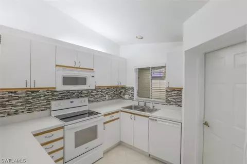 21713 Bridgegate Ct, Estero, FL 33928 photo 8
