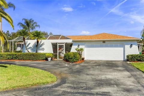 318 Pinehurst Cir, Naples, FL 34113 photo 5