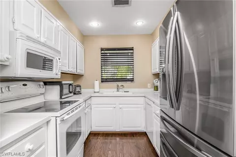 4784 Escobar Ave, Naples, FL 34103 photo 7