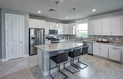 4045 E Hampton Cir, Alva, FL 33920 photo 6