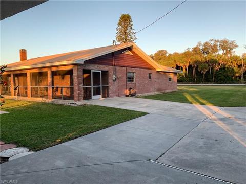 2576 County Road 721 Loop, Moore Haven, FL 33471 photo 3
