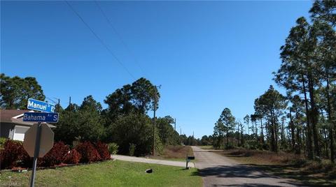 745 Manuel St E, Lehigh Acres, FL 33974 photo 2