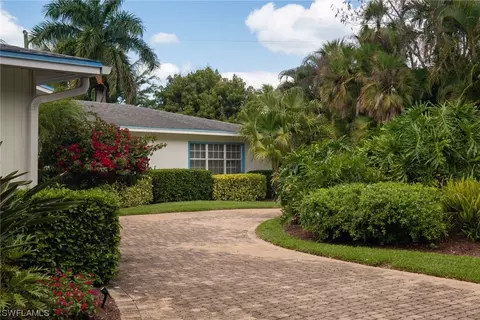 515 Yucca Rd, Naples, FL 34102 photo 2