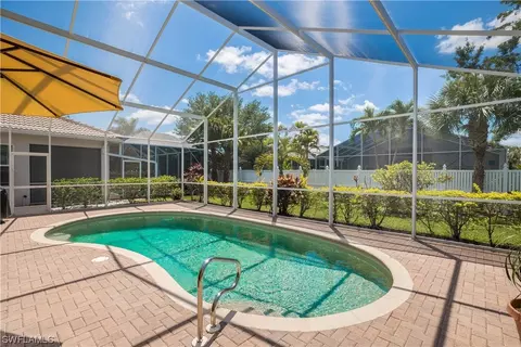 276 Glen Eagle Cir, Naples, FL 34104 photo 3