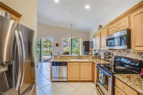 276 Glen Eagle Cir, Naples, FL 34104 photo 11