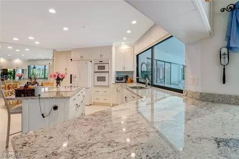 5374 Foxhound Dr, Naples, FL 34104 photo 5