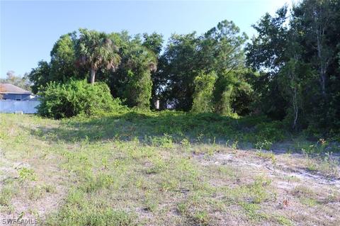 2705 52nd St SW, Lehigh Acres, FL 33976