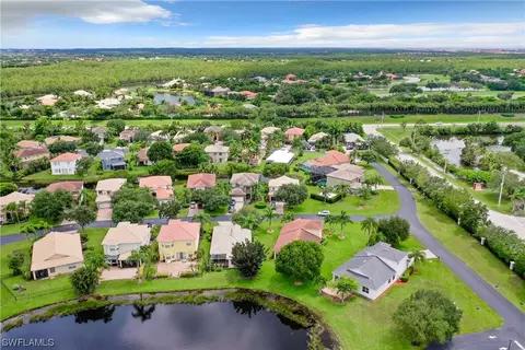 9727 Silvercreek Ct, Estero, FL 33928 photo 4