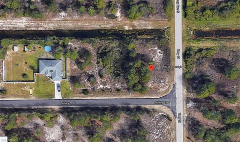 661 Trinity St E, Lehigh Acres, FL 33974 photo 2